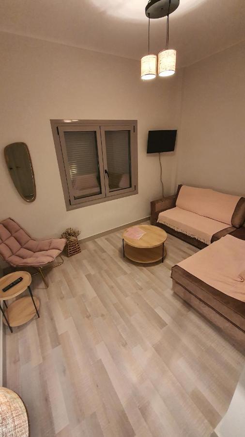 Larry'S Little Place In The Center Of Gytheio מראה חיצוני תמונה