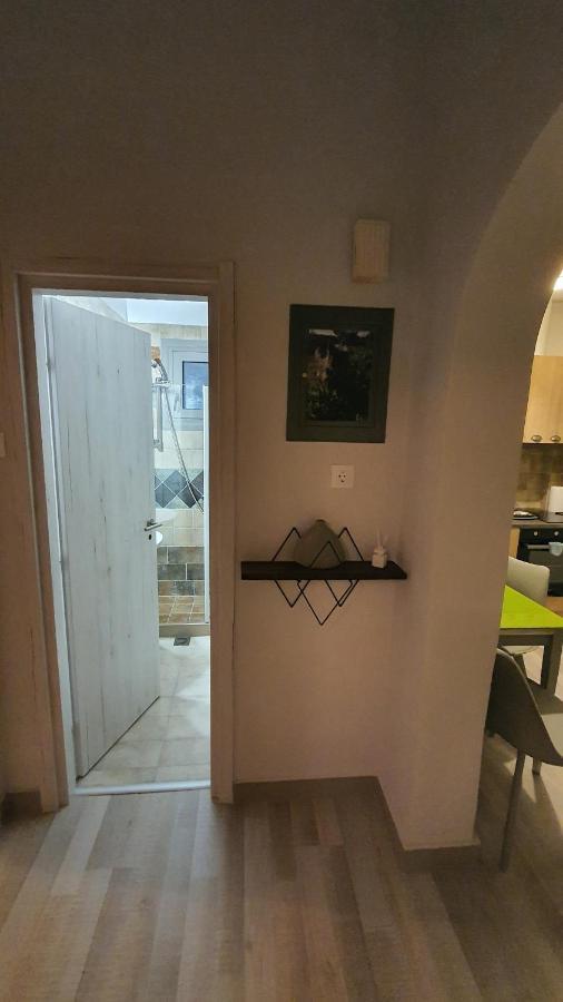 Larry'S Little Place In The Center Of Gytheio מראה חיצוני תמונה