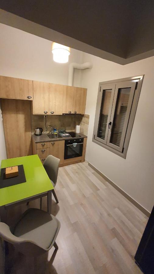 Larry'S Little Place In The Center Of Gytheio מראה חיצוני תמונה